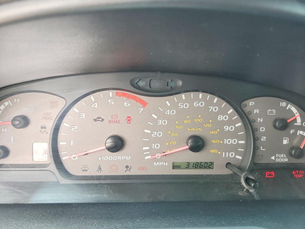 2004 TOYOTA SEQUOIA SR5 photo 25