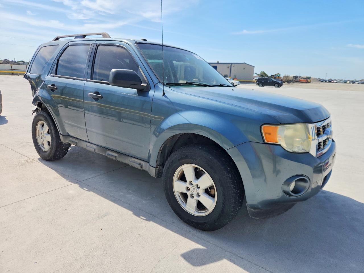 2010 FORD ESCAPE XLT photo 7