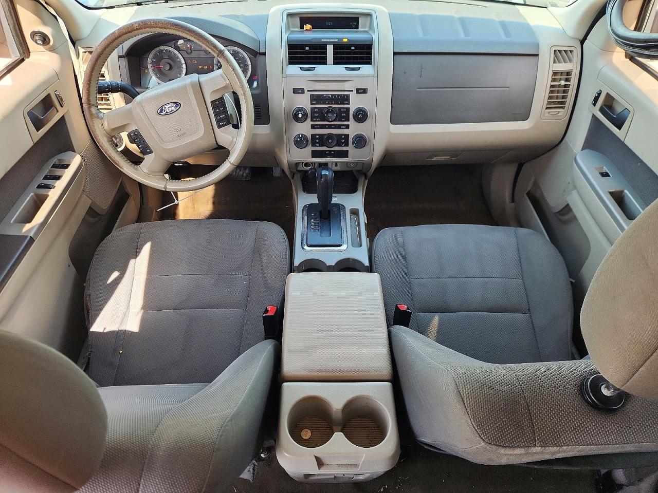 2010 FORD ESCAPE XLT photo 15