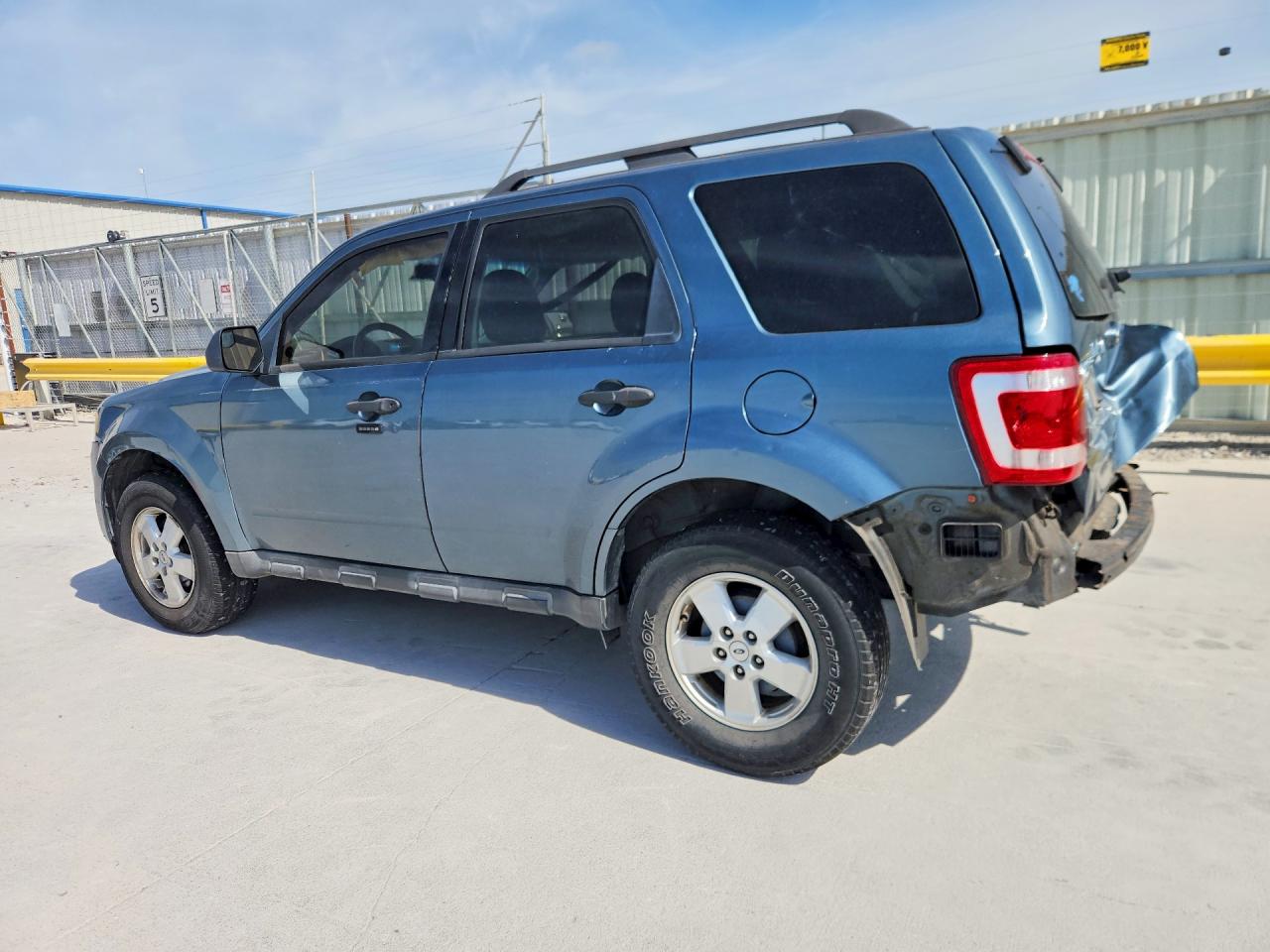 2010 FORD ESCAPE XLT photo 3