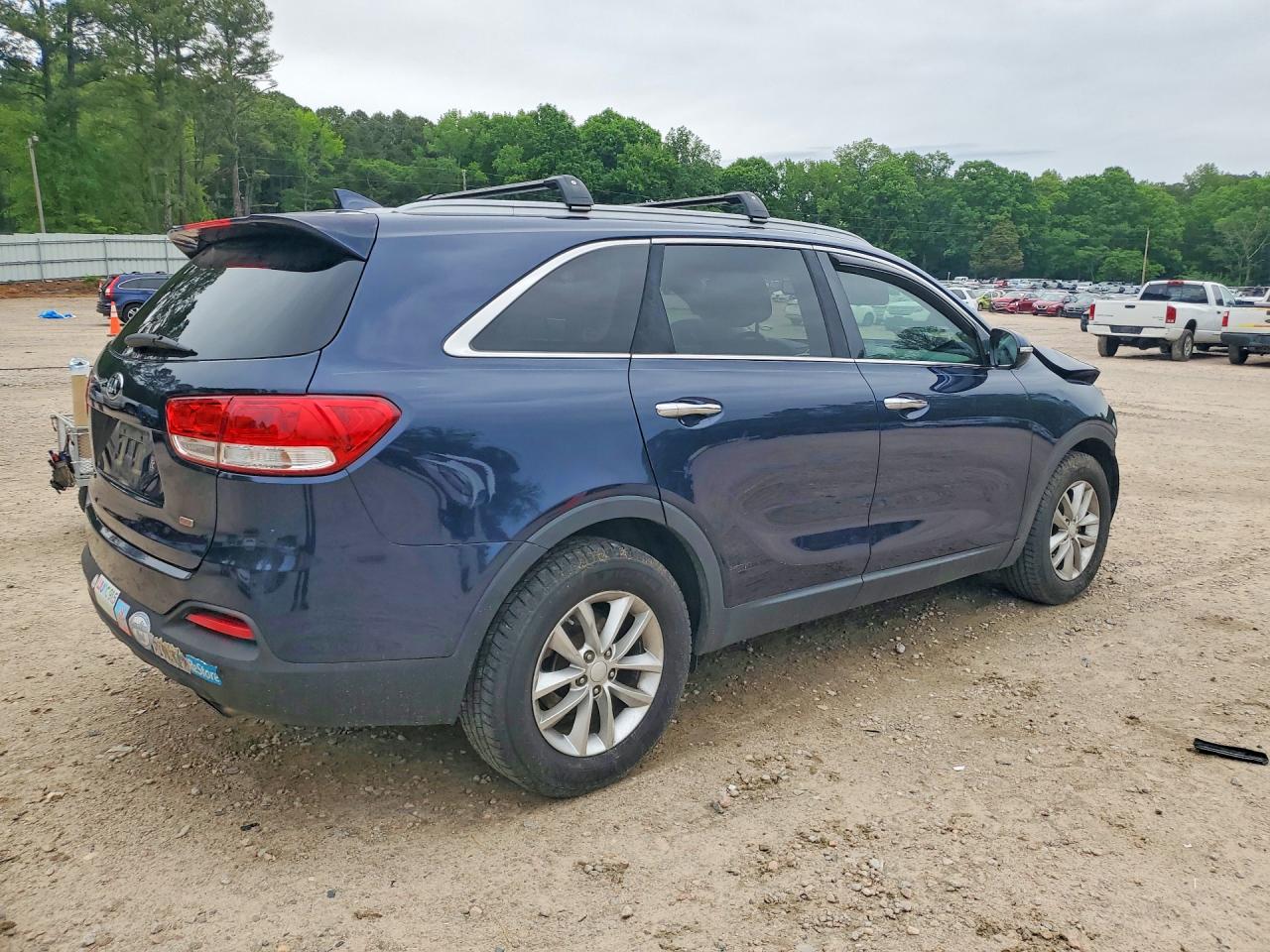 2016 KIA SORENTO LX photo 3