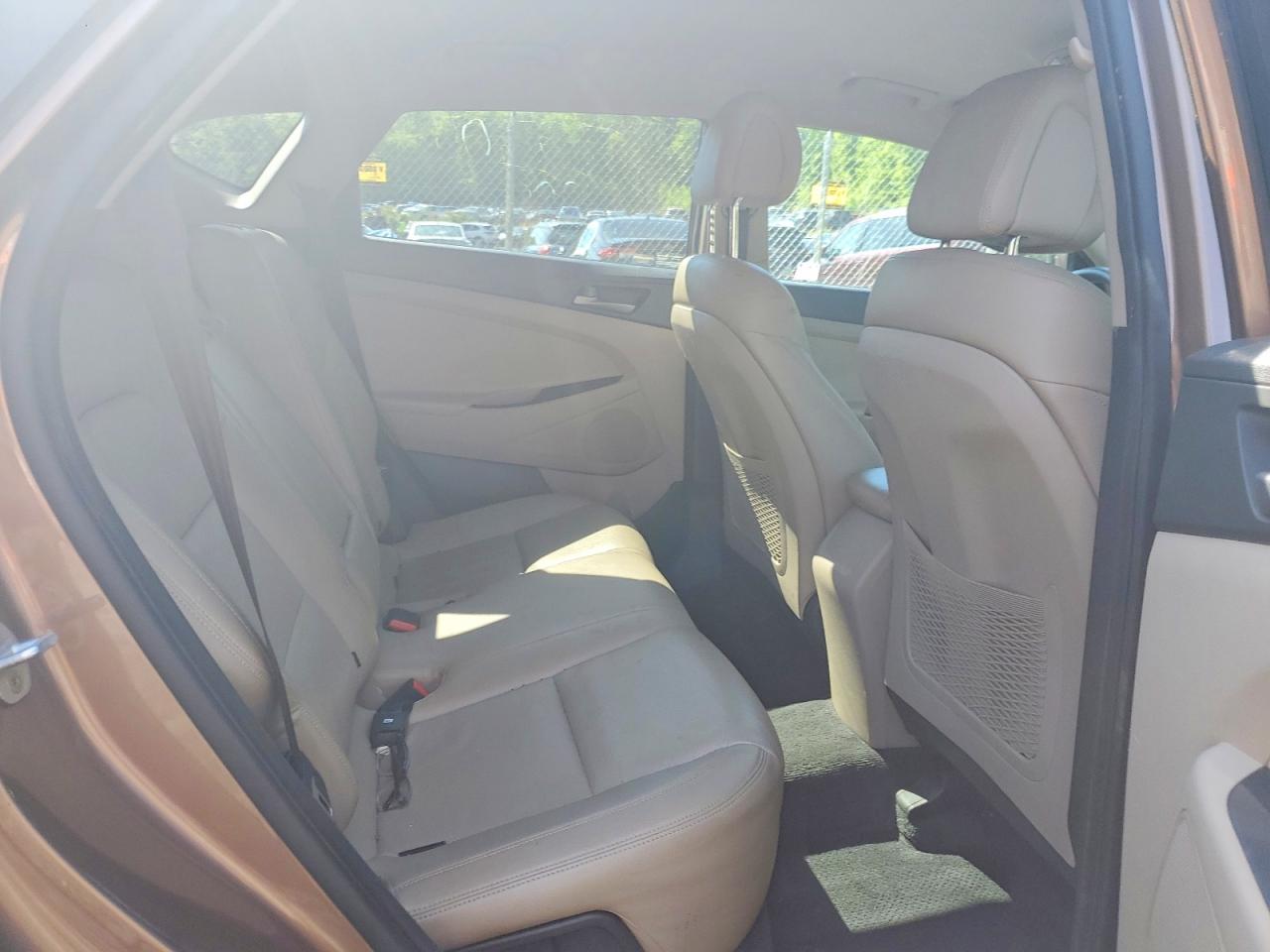 2016 HYUNDAI TUCSON SE photo 19