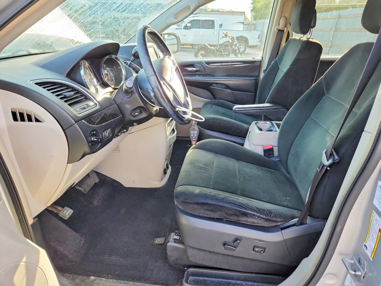2012 CHRYSLER TOWN & COUNTRY TOURING photo 19
