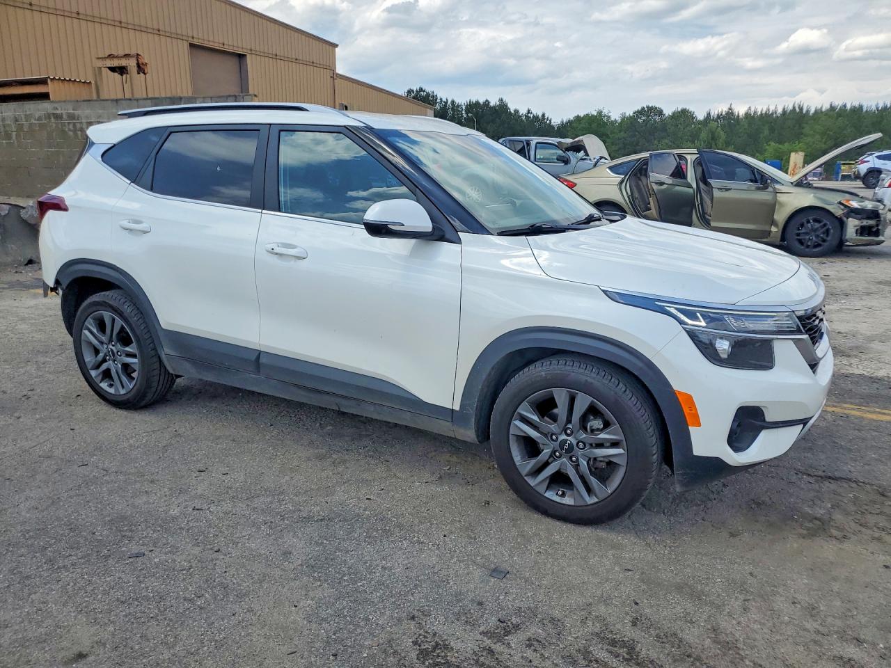 2023 KIA SELTOS S photo 7