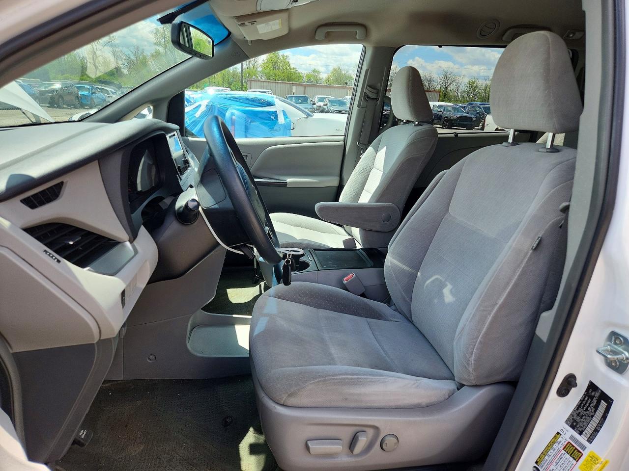 2015 TOYOTA SIENNA LE photo 13