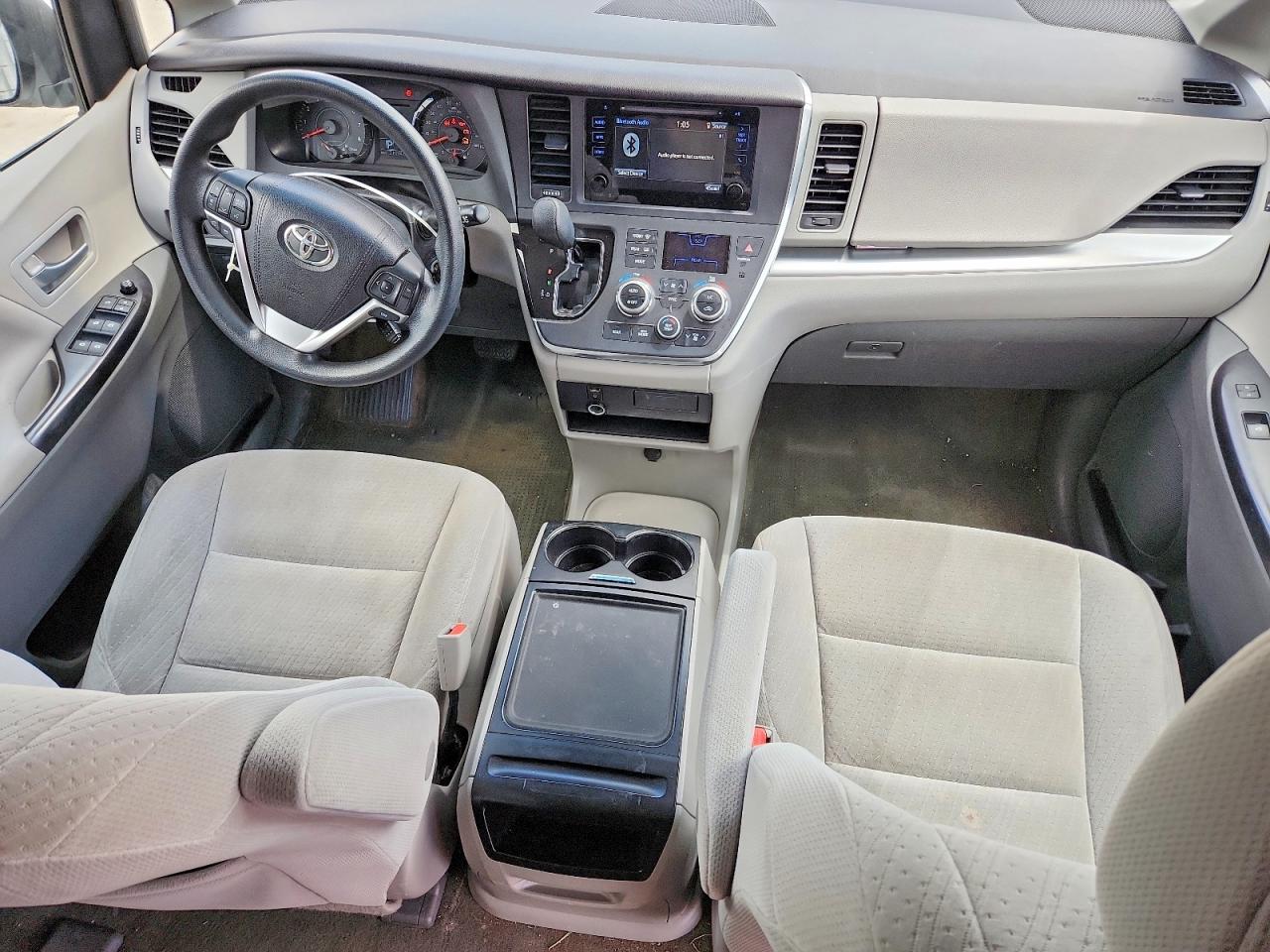 2015 TOYOTA SIENNA LE photo 15