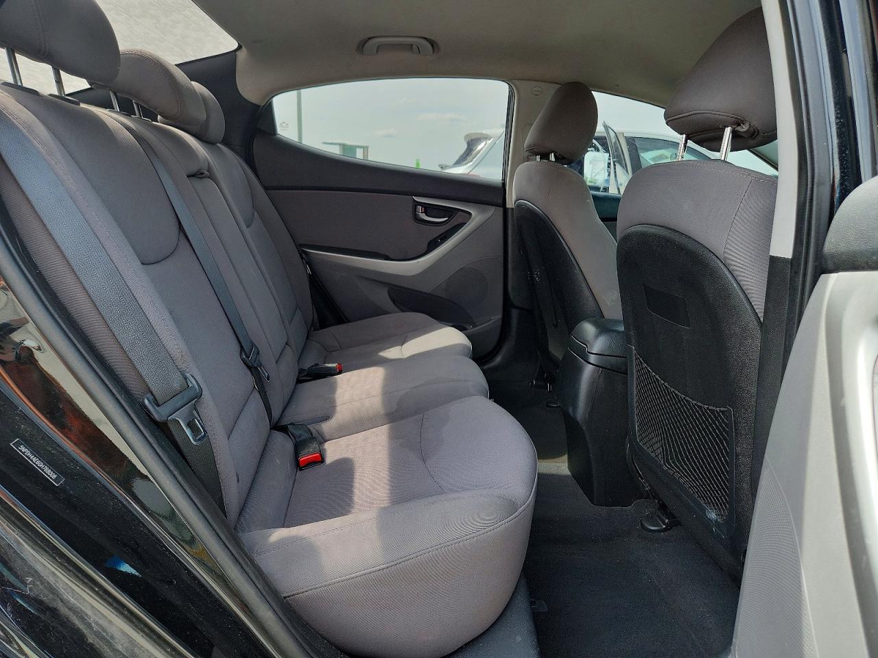 2016 HYUNDAI ELANTRA SE photo 28