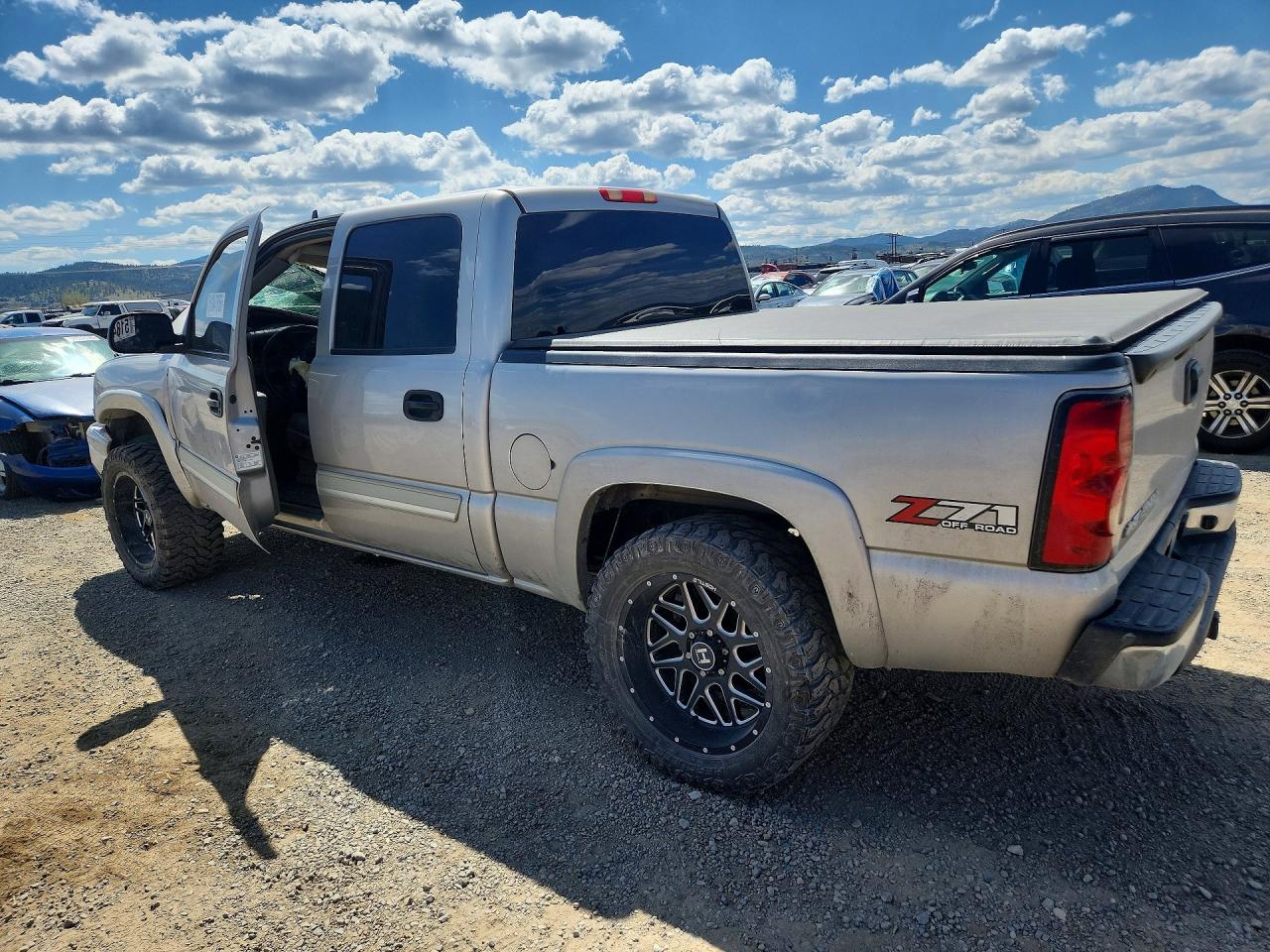 2006 CHEVROLET SILVERADO K1500 photo 2