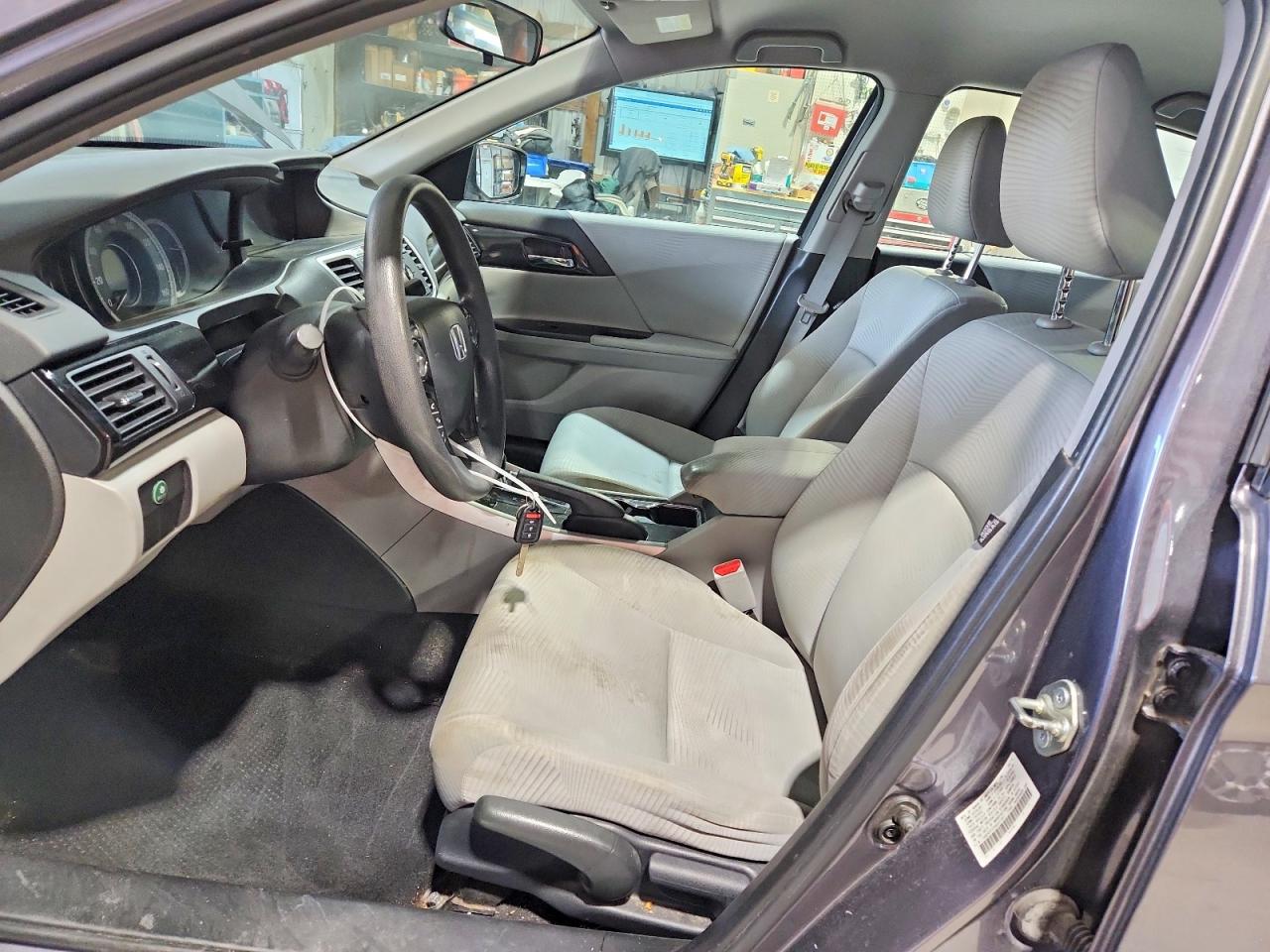 2016 HONDA ACCORD LX photo 13