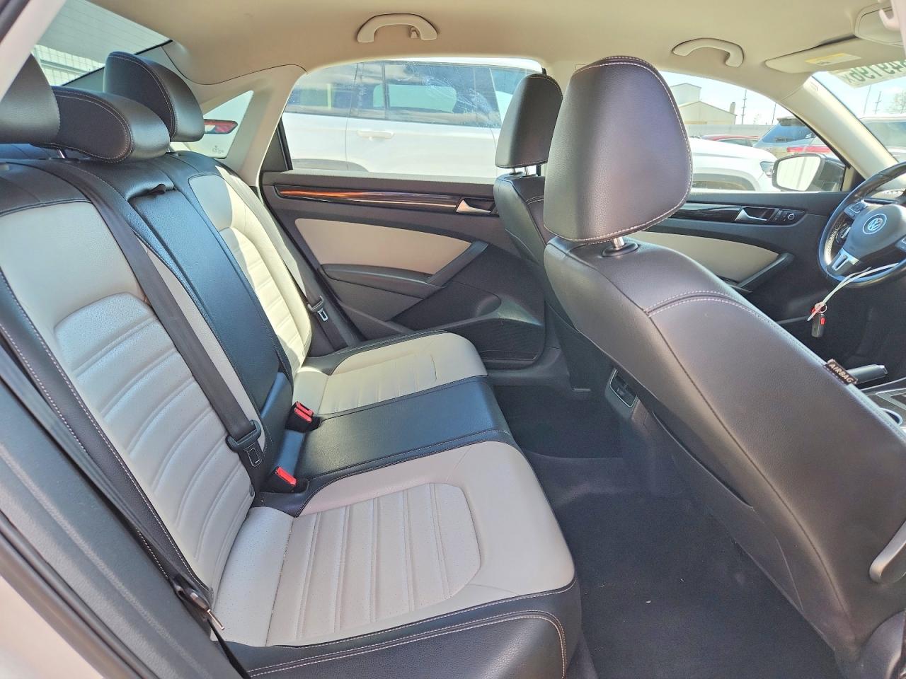 2015 VOLKSWAGEN PASSAT SE photo 28