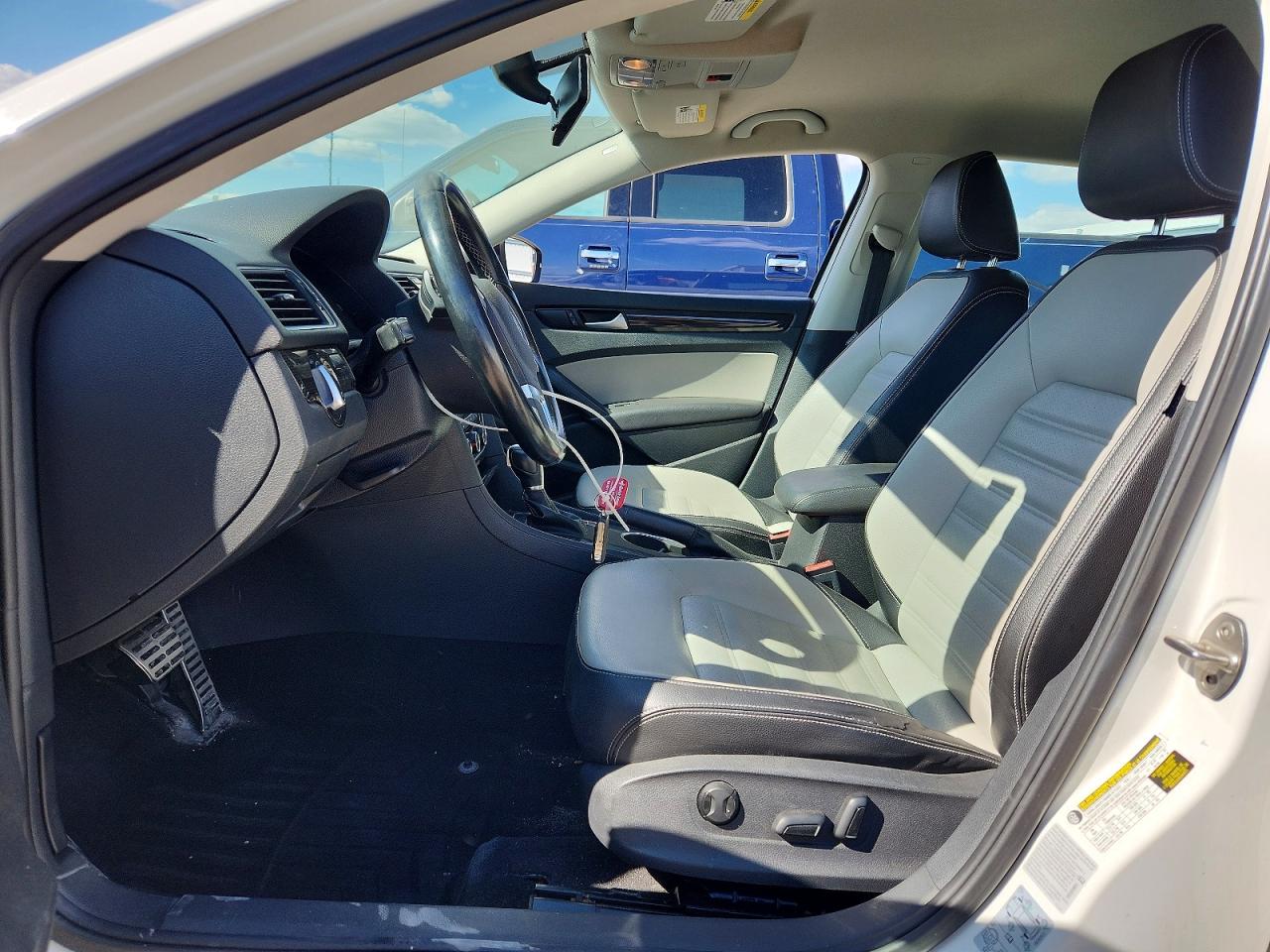 2015 VOLKSWAGEN PASSAT SE photo 19