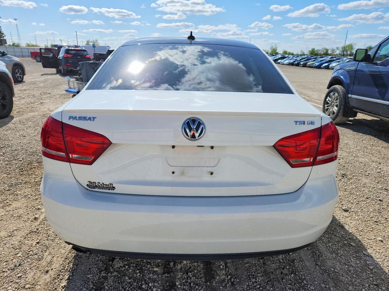 2015 VOLKSWAGEN PASSAT SE photo 16
