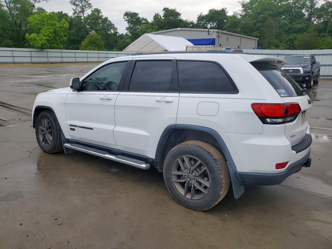 2016 JEEP GRAND CHEROKEE LAREDO photo 3