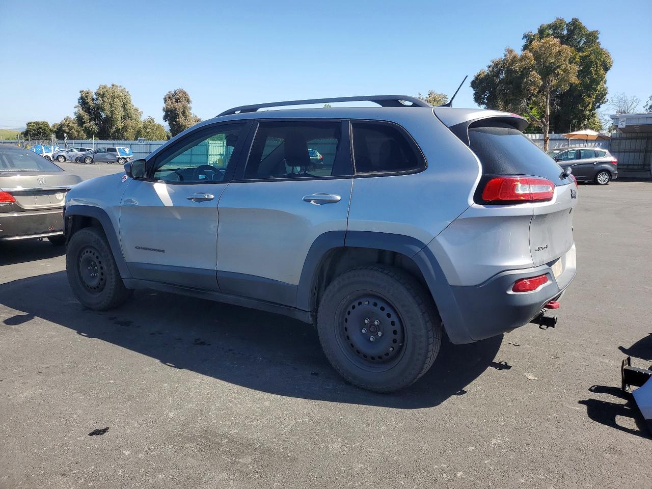 2017 JEEP CHEROKEE TRAILHAWK photo 2