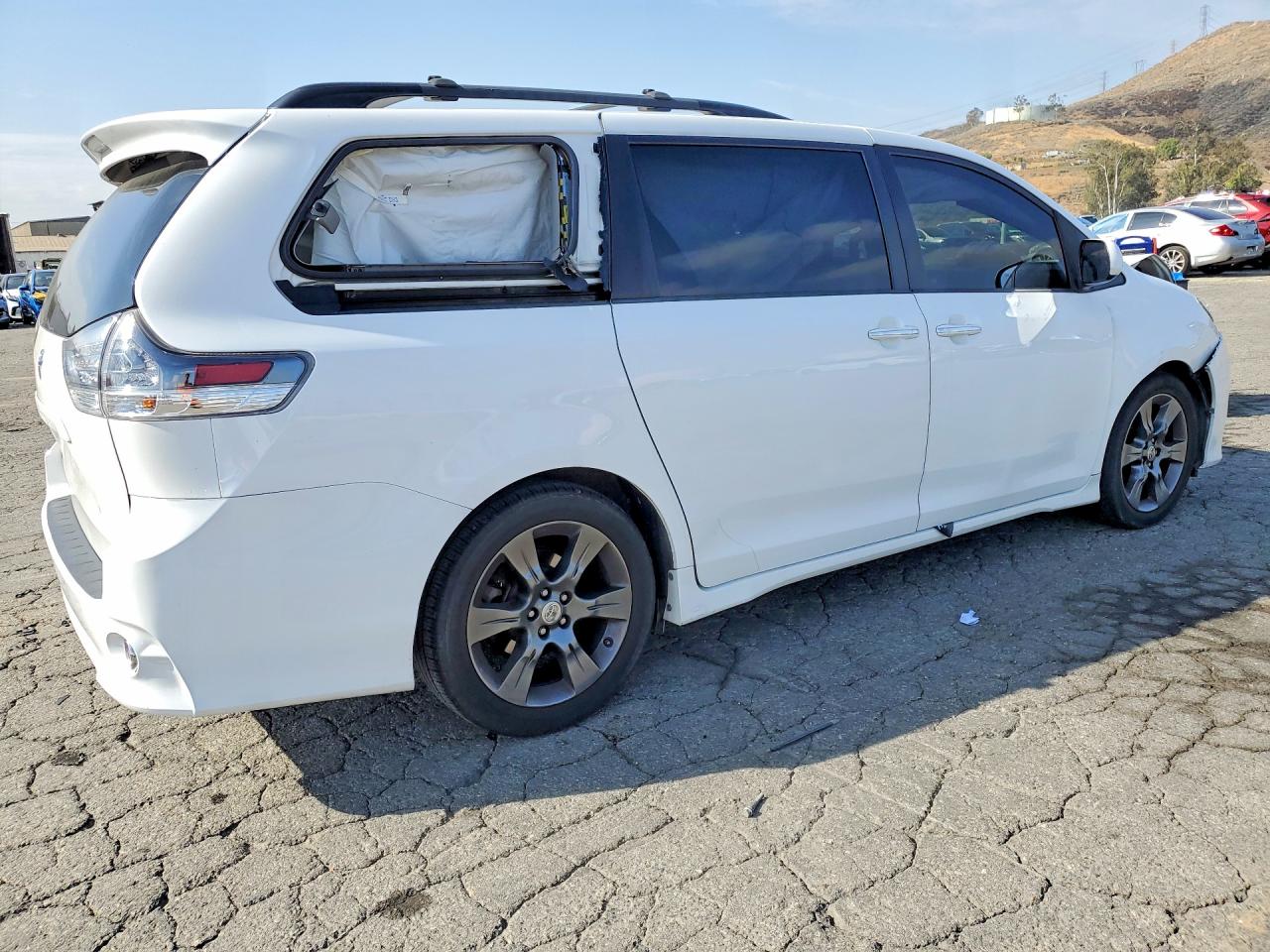 2016 TOYOTA SIENNA SE photo 7