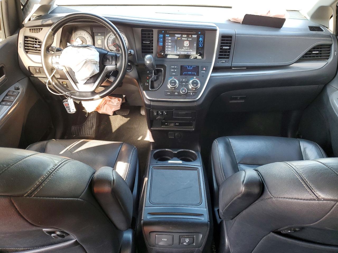 2016 TOYOTA SIENNA SE photo 22