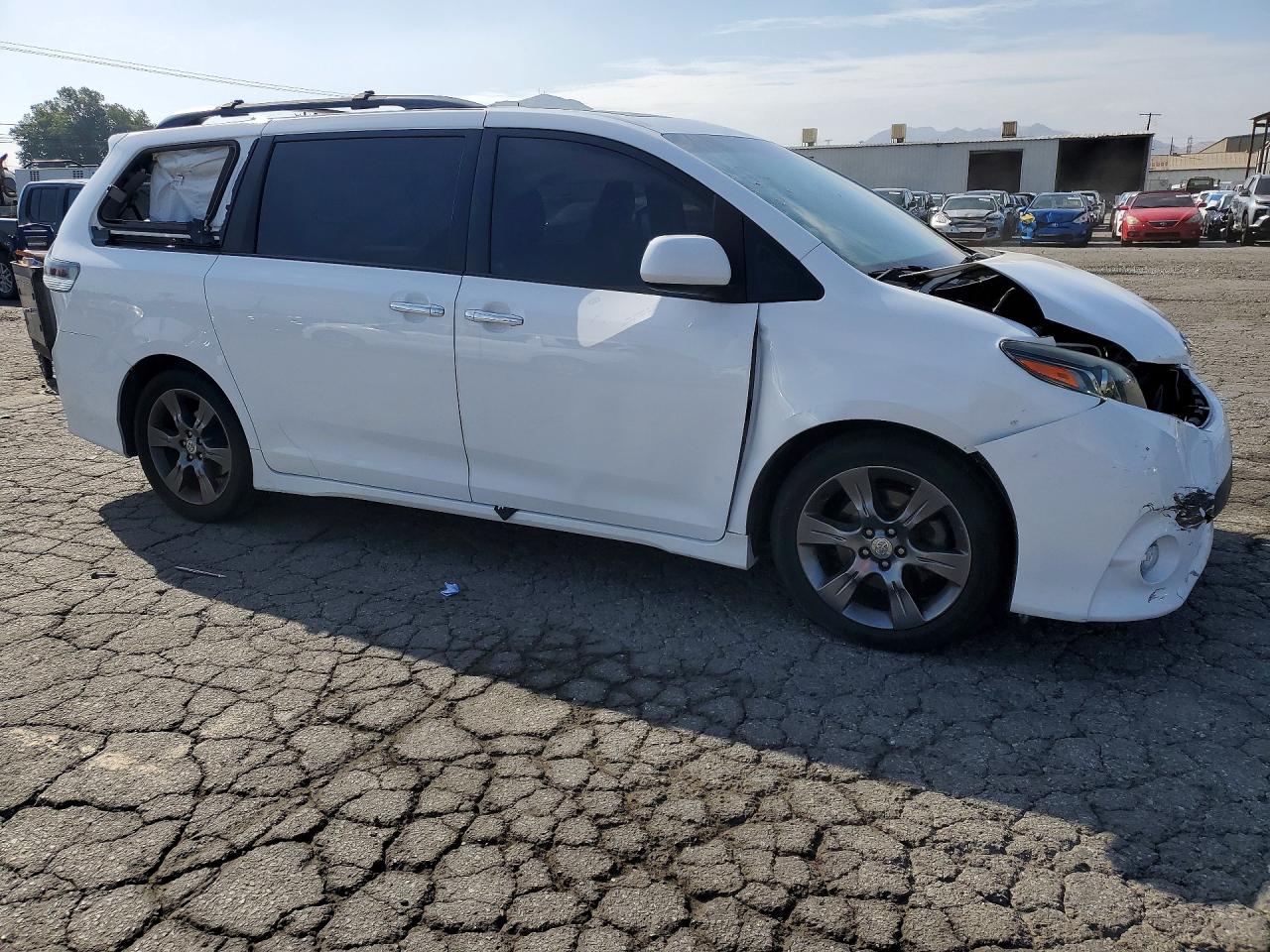 2016 TOYOTA SIENNA SE photo 10