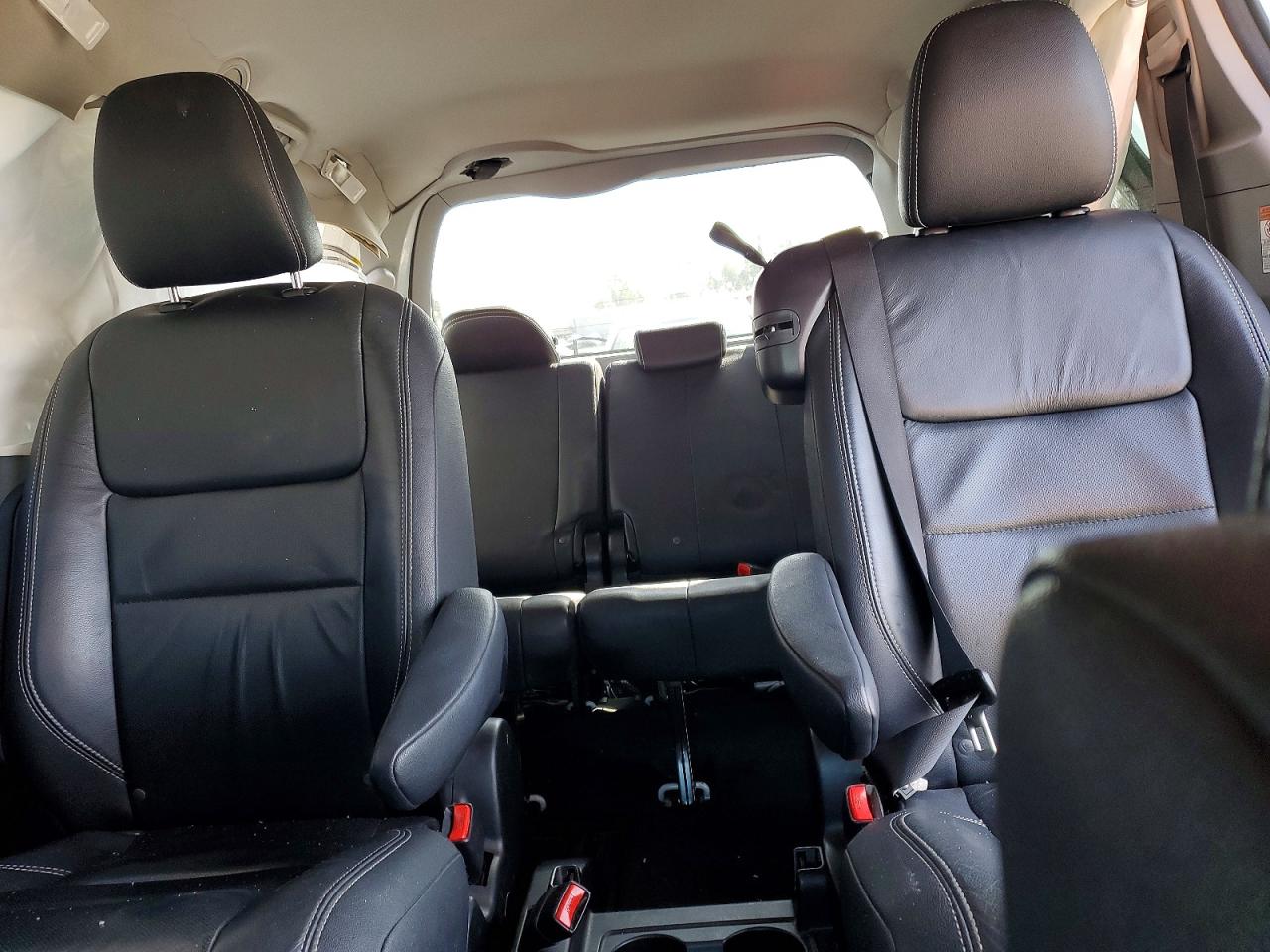 2016 TOYOTA SIENNA SE photo 28