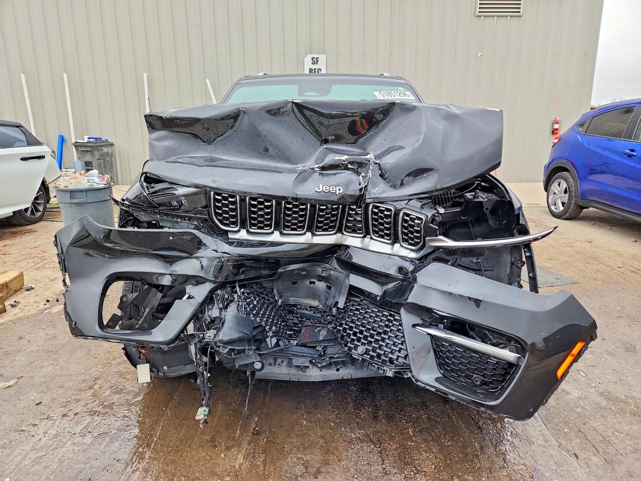 2023 JEEP GRAND CHEROKEE SUMMIT photo 9