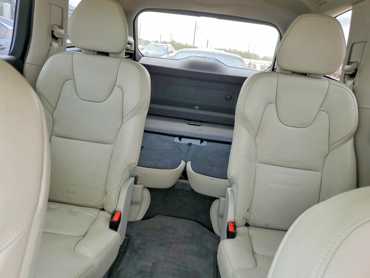2021 VOLVO XC90 T8 RECHARGE MOMENTUM photo 10