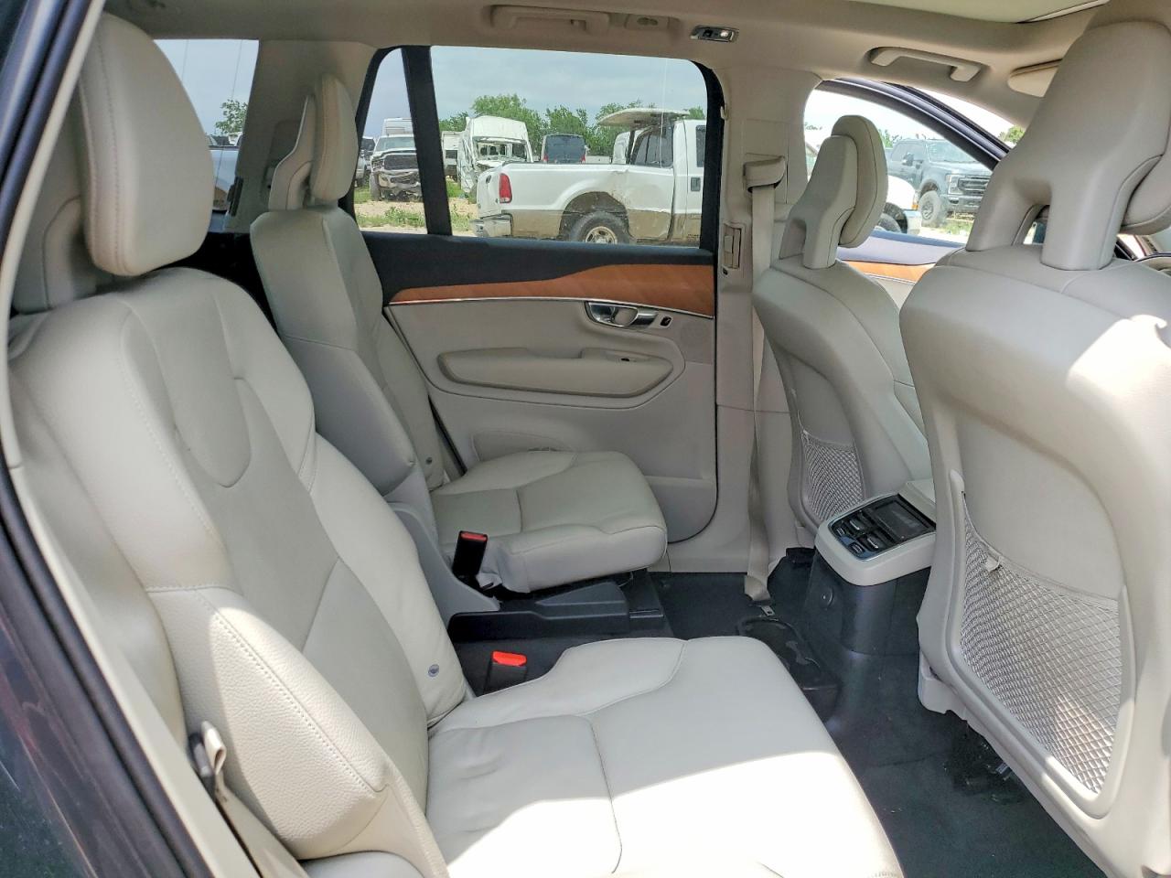 2021 VOLVO XC90 T8 RECHARGE MOMENTUM photo 11
