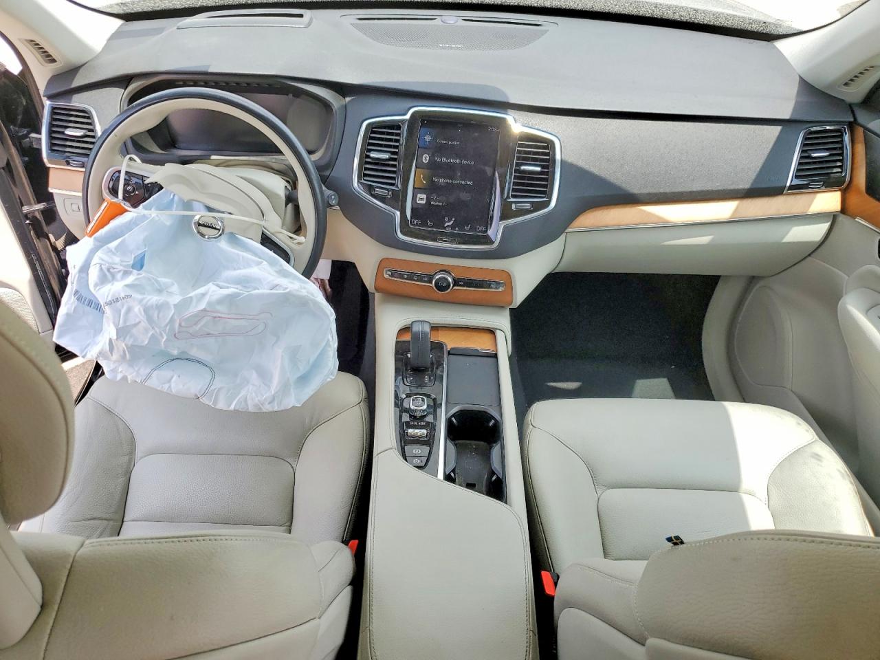 2021 VOLVO XC90 T8 RECHARGE MOMENTUM photo 8
