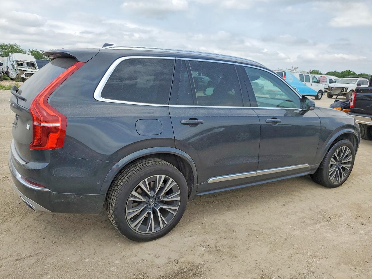 2021 VOLVO XC90 T8 RECHARGE MOMENTUM photo 3