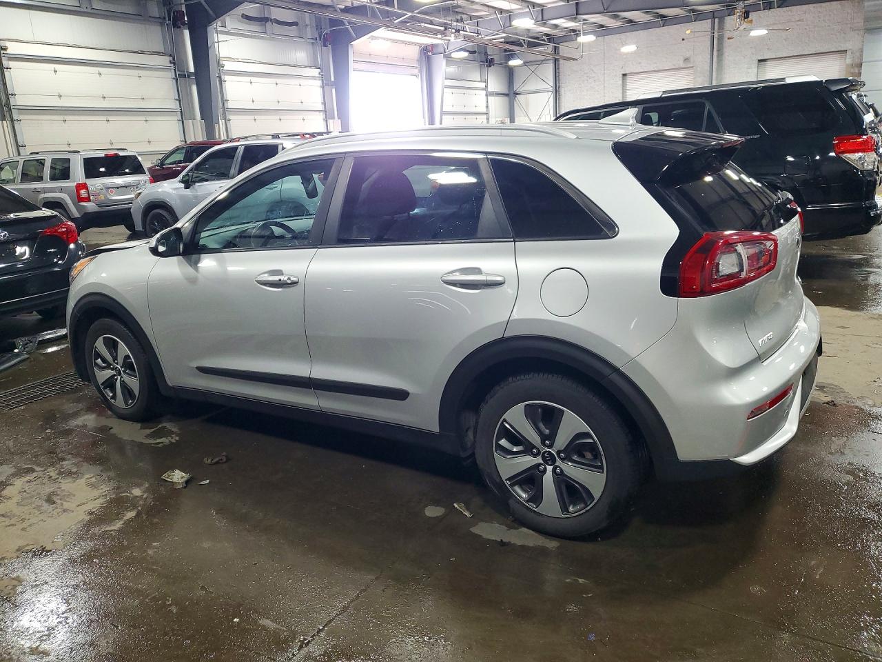 2017 KIA NIRO LX photo 4