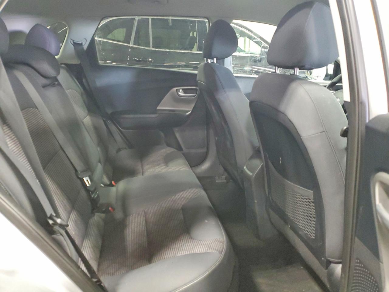 2017 KIA NIRO LX photo 28