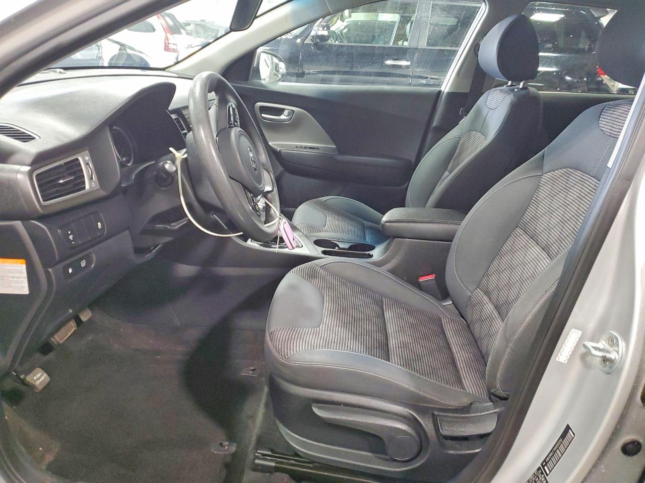2017 KIA NIRO LX photo 19