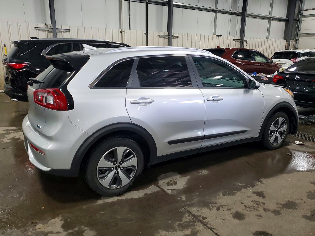 2017 KIA NIRO LX photo 7