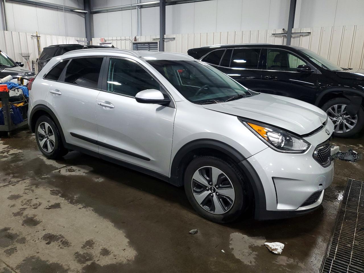 2017 KIA NIRO LX photo 10