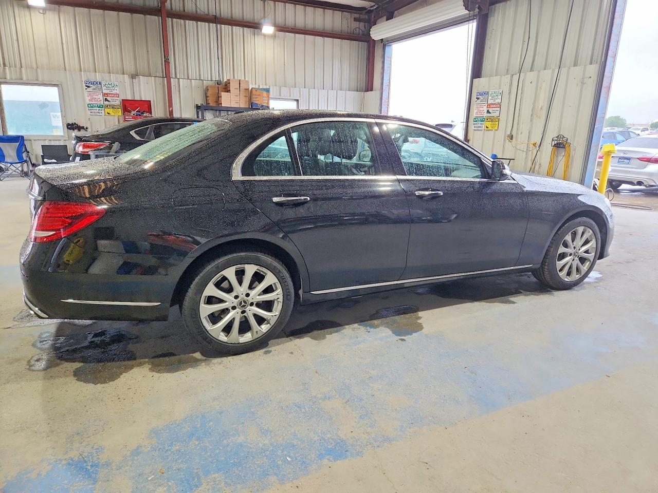 2018 MERCEDES-BENZ E 300 photo 3