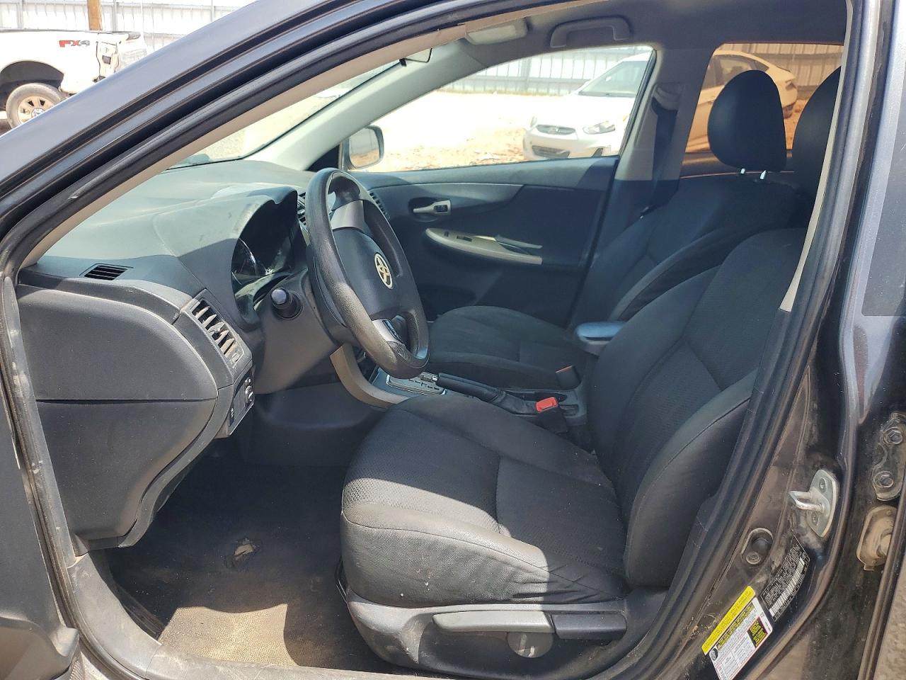 2011 TOYOTA COROLLA photo 13
