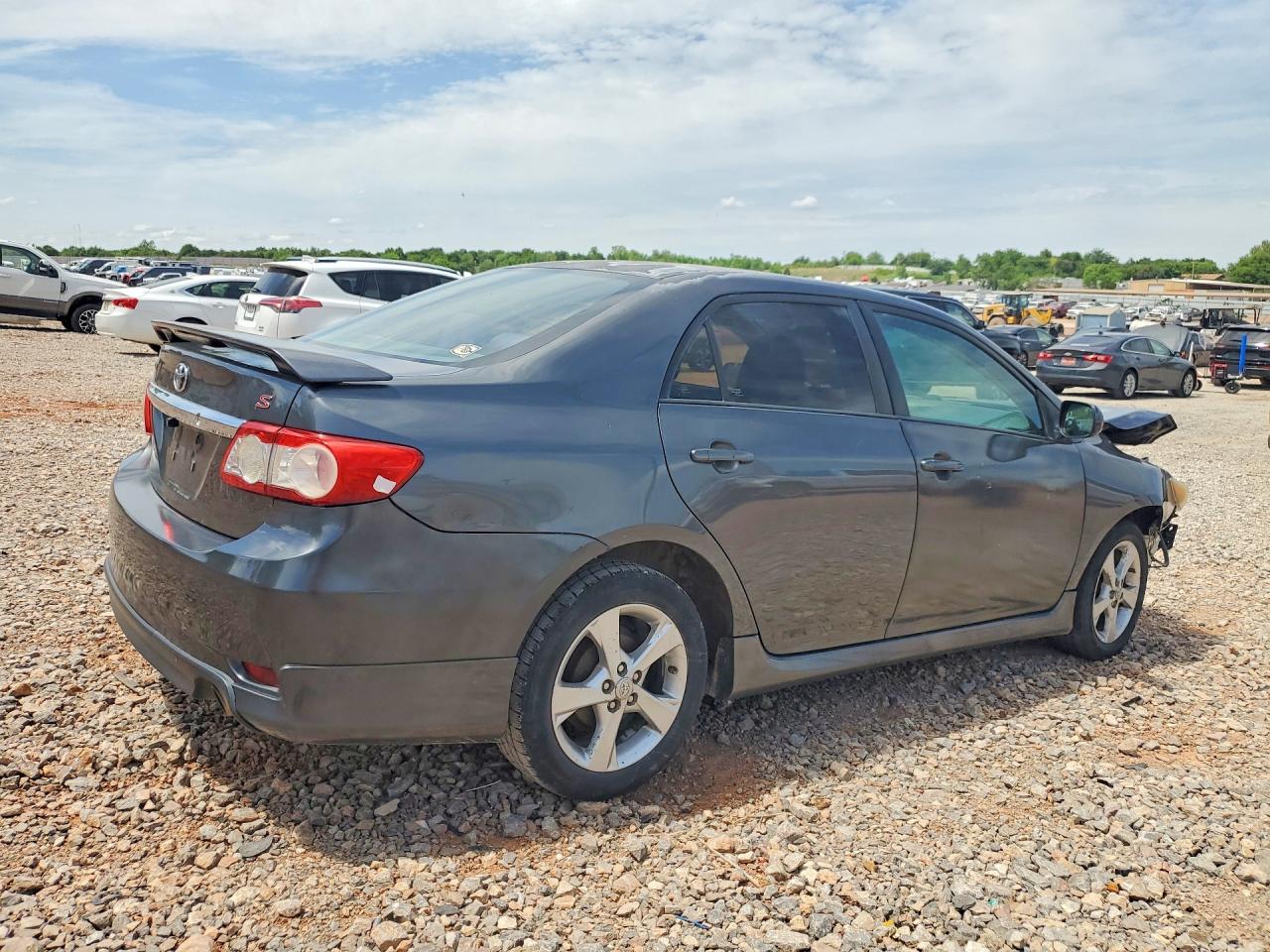 2011 TOYOTA COROLLA photo 5