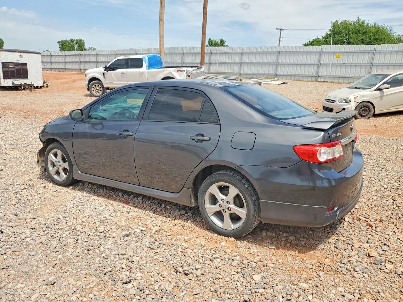 2011 TOYOTA COROLLA photo 3