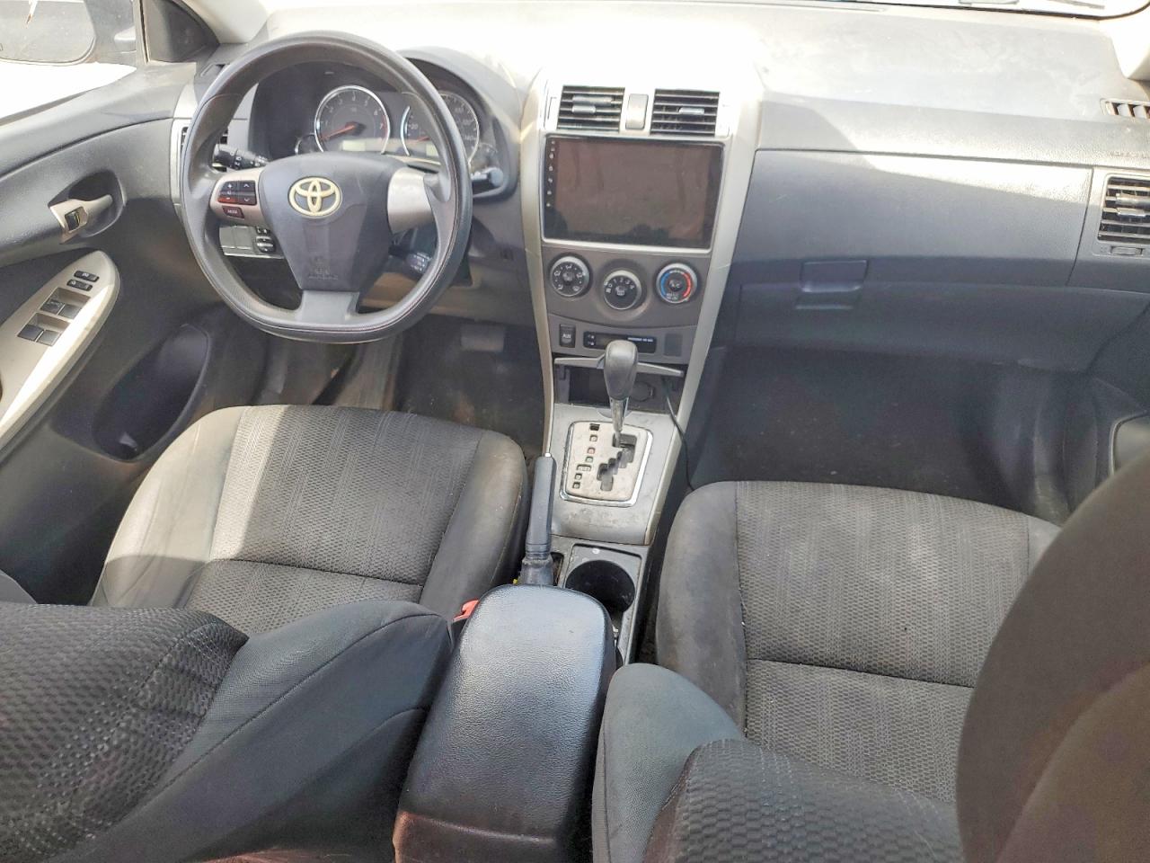 2011 TOYOTA COROLLA photo 15