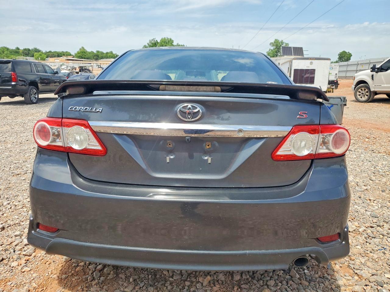 2011 TOYOTA COROLLA photo 11