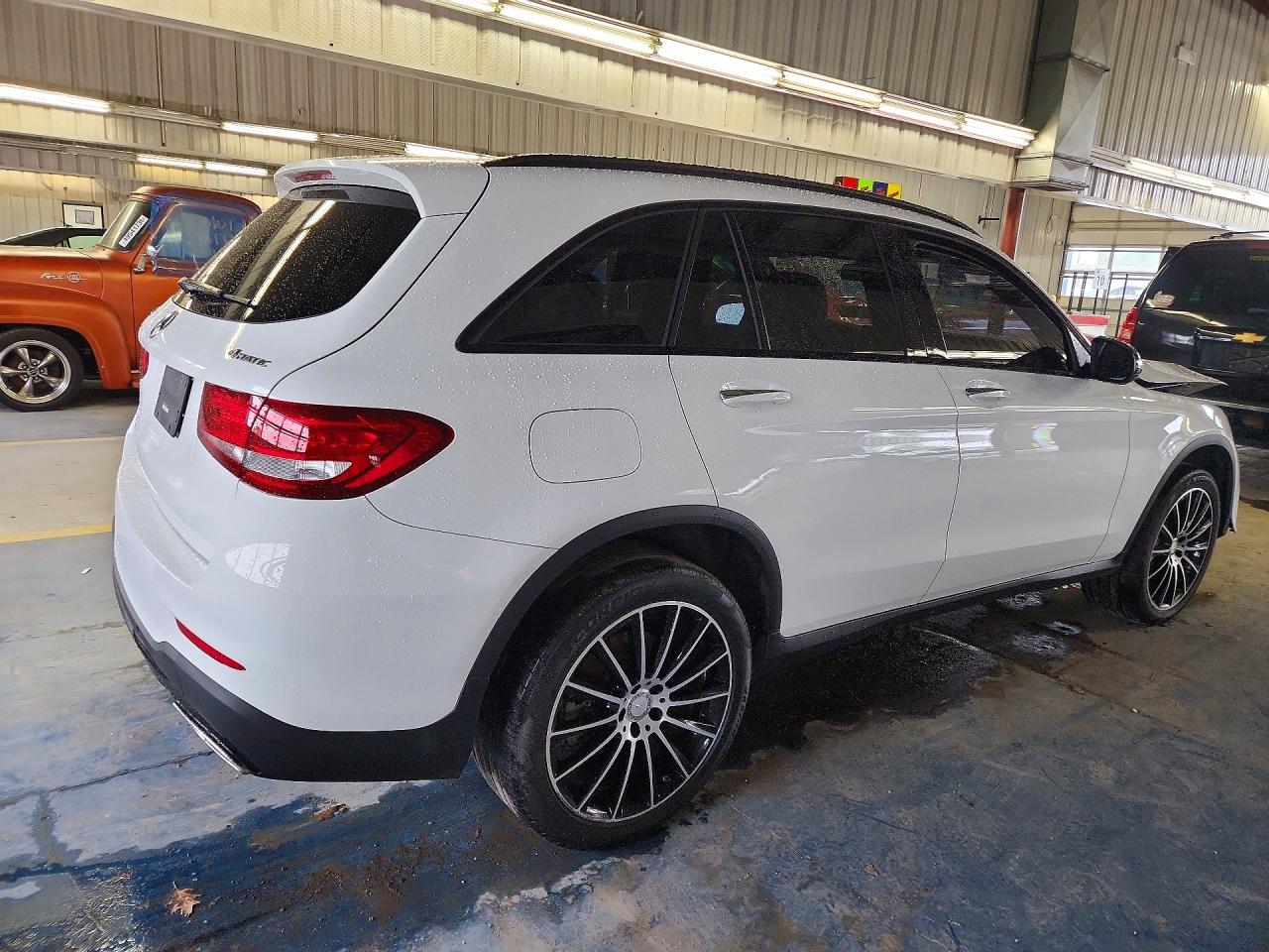 2017 MERCEDES-BENZ GLC 300 4MATIC photo 3