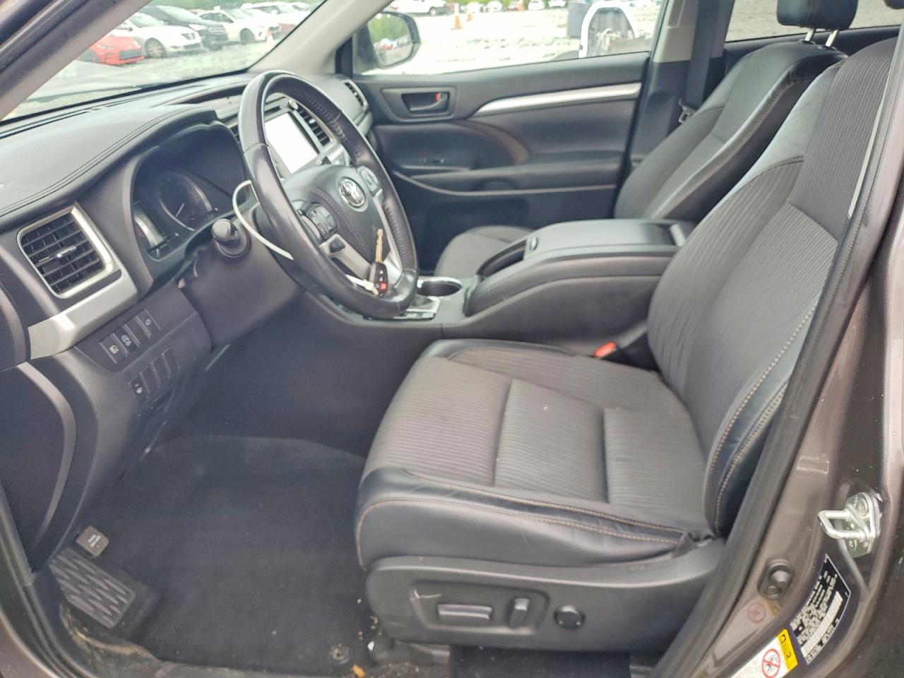 2019 TOYOTA HIGHLANDER LE PLUS photo 7