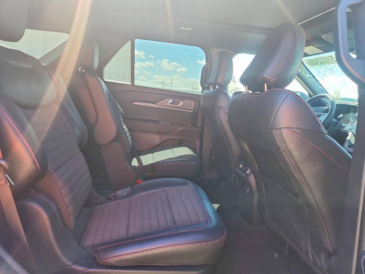 2025 FORD EXPLORER ST-LINE photo 21