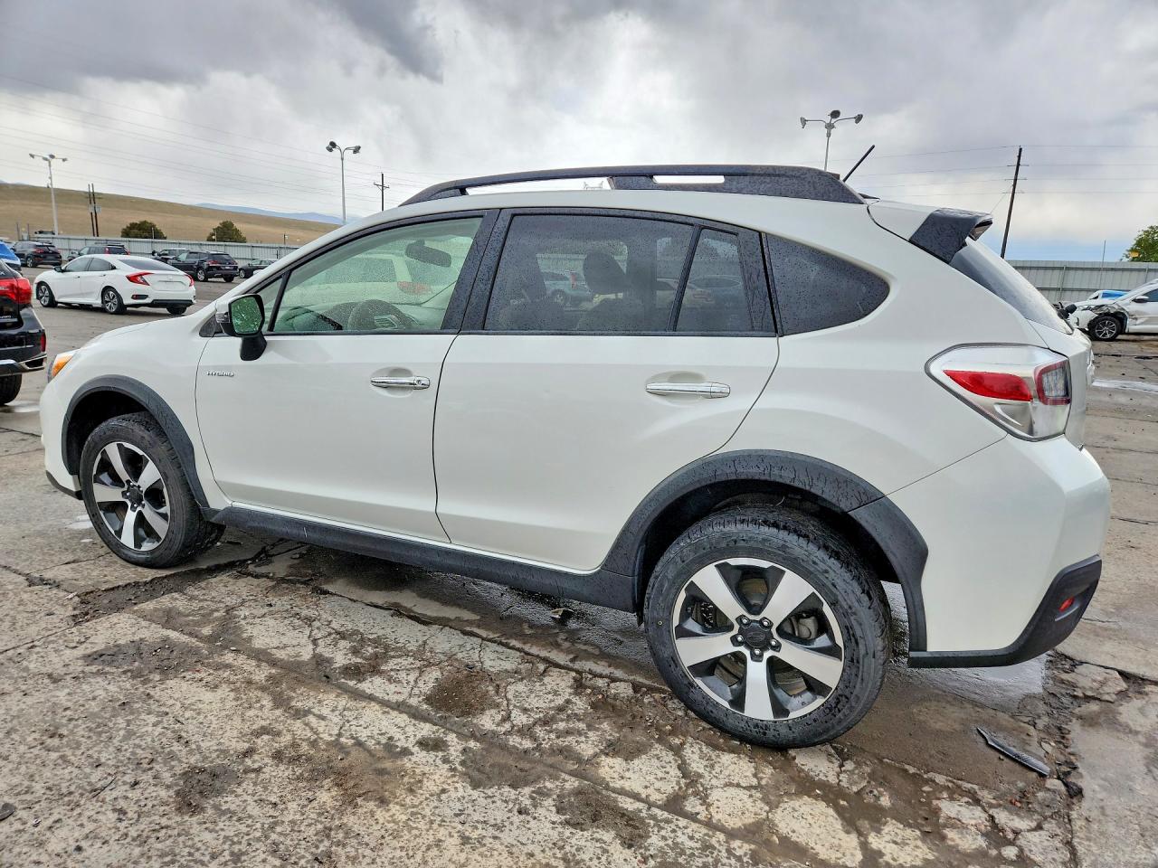 2015 SUBARU XV CROSSTREK 2.0I HYBRID TOURING photo 2