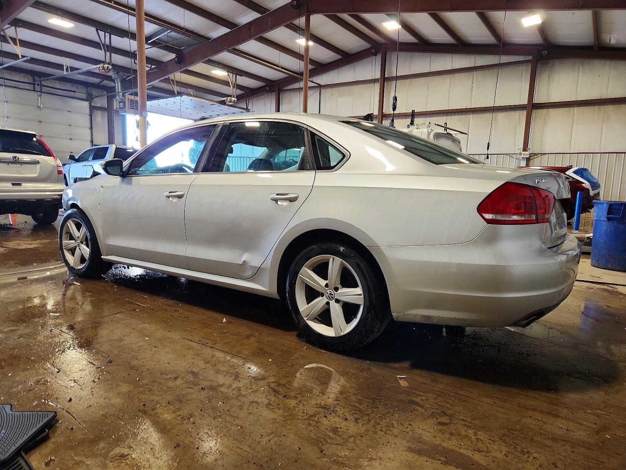 2012 VOLKSWAGEN PASSAT SE photo 4