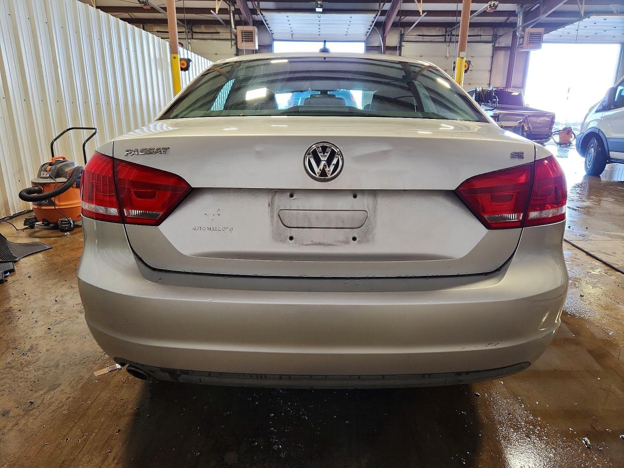 2012 VOLKSWAGEN PASSAT SE photo 16
