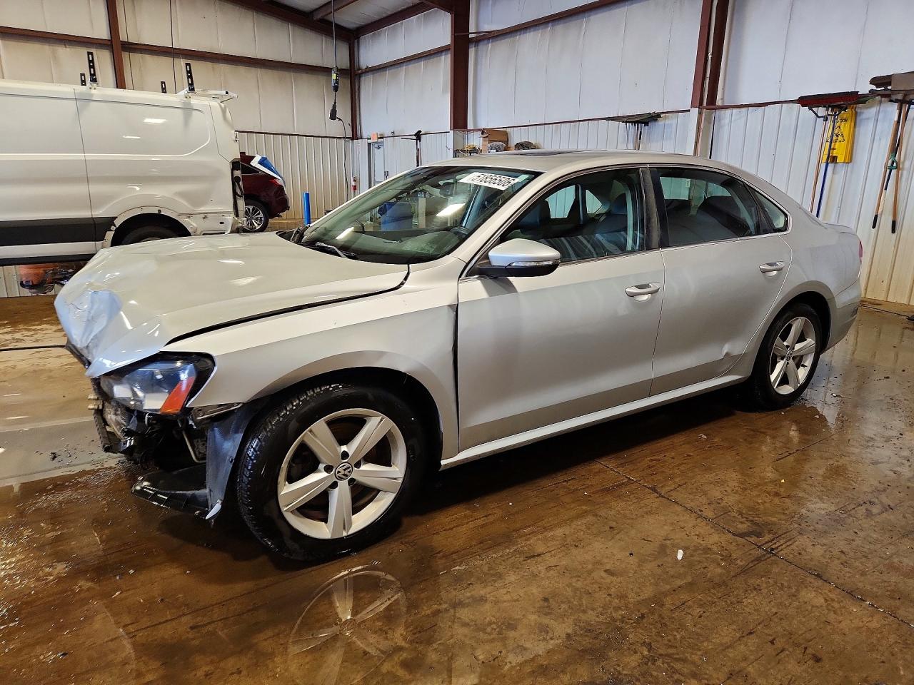 2012 VOLKSWAGEN PASSAT