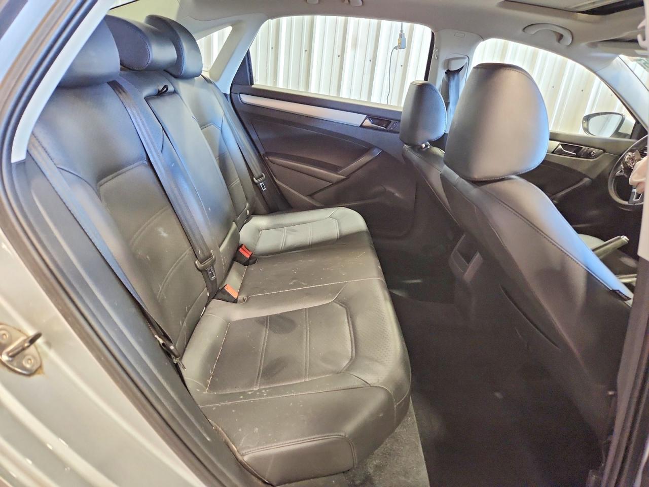 2012 VOLKSWAGEN PASSAT SE photo 28