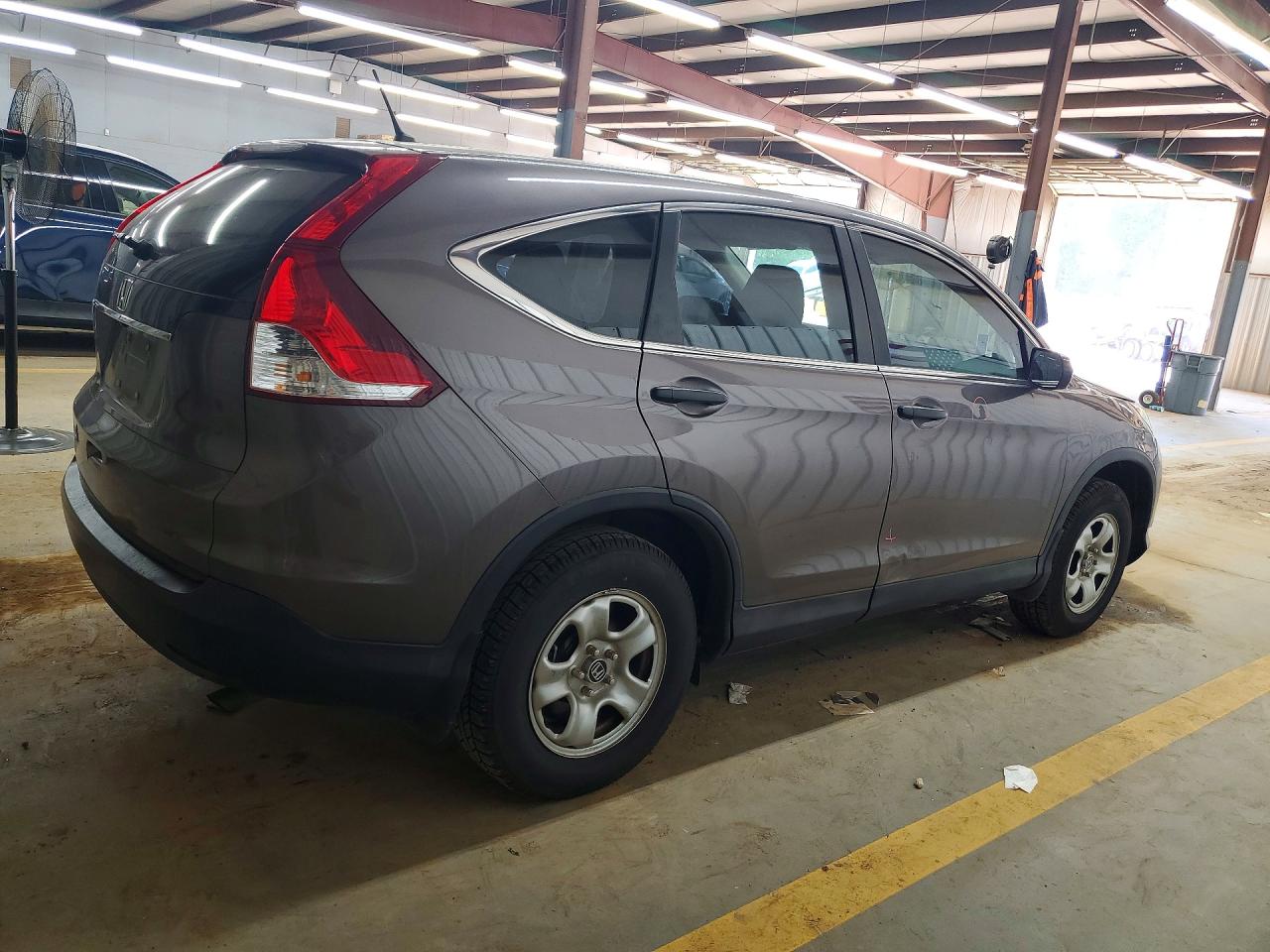 2014 HONDA CR-V LX photo 5
