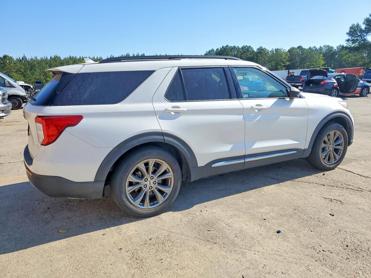 2021 FORD EXPLORER XLT photo 5