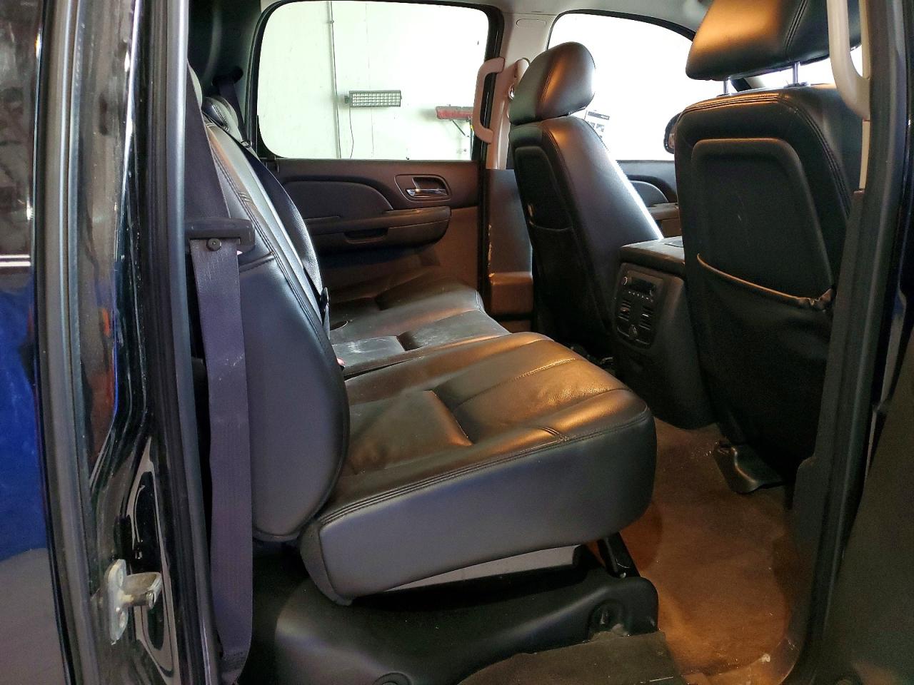 2010 CHEVROLET AVALANCHE LT photo 28