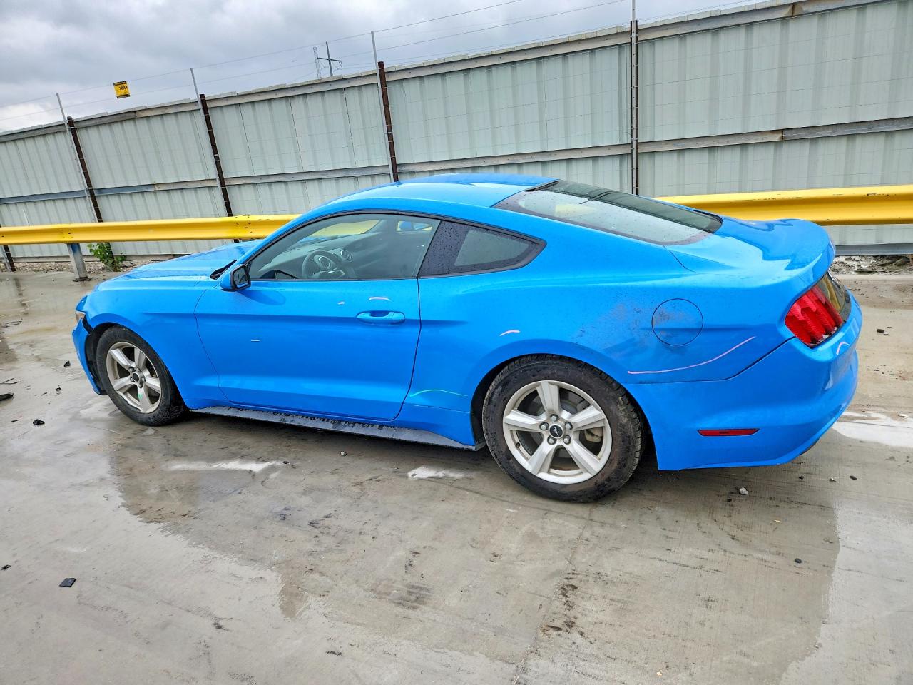 2017 FORD MUSTANG photo 2
